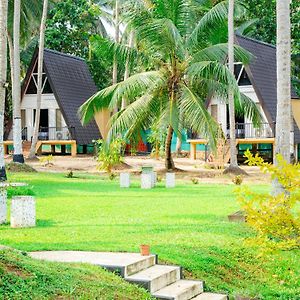 Hotel The Lake Front Chilaw Exterior photo