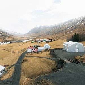 Hotel Wilderness Center / Obyggthasetur Islands Exterior photo