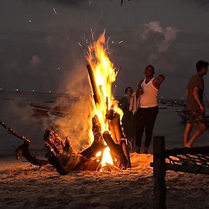 Afro Rooms Tents Beach & Whale Shark Safari Kilindoni Exterior photo