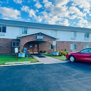 Villa Inn Motel Fort Atkinson Exterior photo