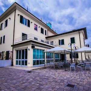 Hotel Butterfly Torre del Lago Puccini Exterior photo