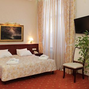 Dnepr Hotel Cherson Room photo