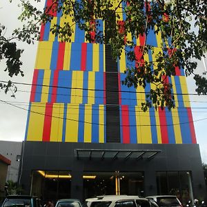 Top Hotel Manado By Gran Puri Exterior photo