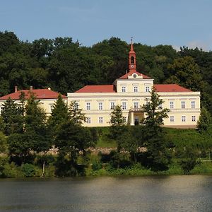 Hotel Penzion Zámek Rozsochatec Exterior photo