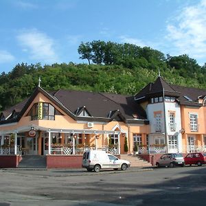 Galcsik Fogado Hotel Salgótarján Exterior photo
