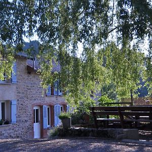 Hotel La Ferme Aux Abeilles Ambierle Exterior photo