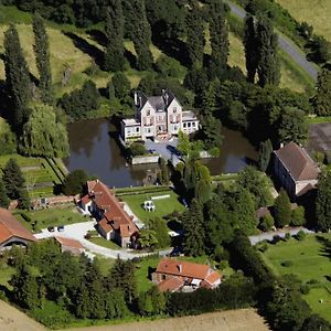 Chateau De Quesmy Bed and Breakfast Room photo