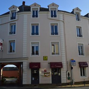 Hotel Logis Le Bretagne Sillé-le-Guillaume Exterior photo