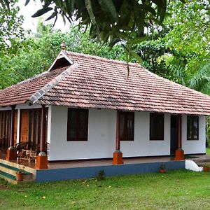 Saro Lake County Kumarakom Room photo