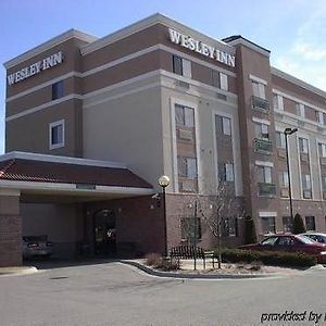 Wesley Inn Wichita Exterior photo