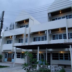 Albatross Guesthouse @ Thungwualaen Beach Pathiu Exterior photo