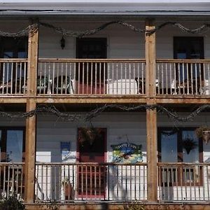 Gite Au Vieux Pommier Bed and Breakfast Tadoussac Exterior photo