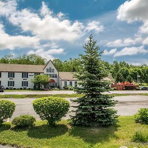 Rodeway Inn Lakeville Exterior photo