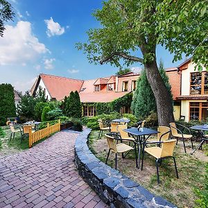 Hotel Restaurace a Penzion U Palečků Skuteč Exterior photo