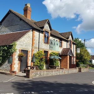 Hotel The Walnut Tree West Camel Exterior photo