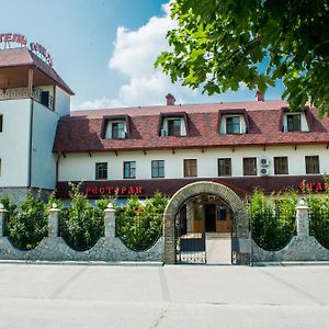 Stara Vezha Hotel Boryspilʼ Exterior photo