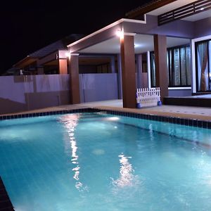 Whale Pool Villa Petchaburi Exterior photo