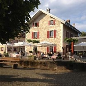 Hotel Au Boeuf Rouge Crassier Exterior photo