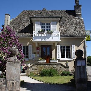 Hotel Auberge De Saint Julien Aux Bois Exterior photo