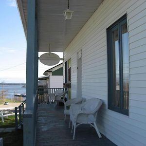 Hotel Le Goéland Tadoussac Exterior photo