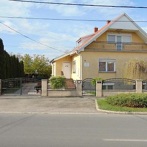 Hotel Kata vendégház Bük Exterior photo