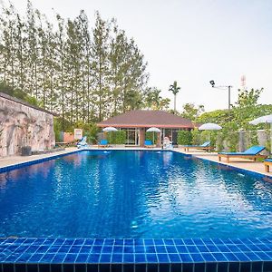 Santiphap Villa & Hotel Ban Bang Khu  Exterior photo