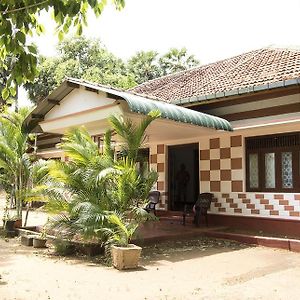 Hotel Neem Beach House Trincomalee Exterior photo