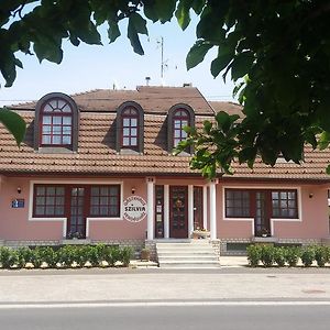 Szilvia Gaestehaus Bed and Breakfast Bük Exterior photo