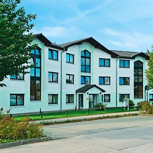 Hotel Zum Gruenen Tor Hoppegarten Exterior photo