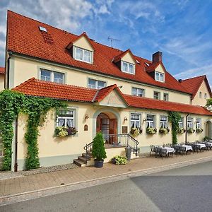 Hotel Brauereigasthof Zum Loewenbraeu Adelsdorf Exterior photo