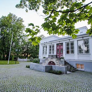 Hotel Saka Manor Exterior photo