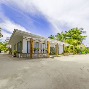 Hotel Aadan Beach House Dhigurah  Exterior photo