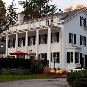 Hotel Le Chambord Hopewell Junction Exterior photo