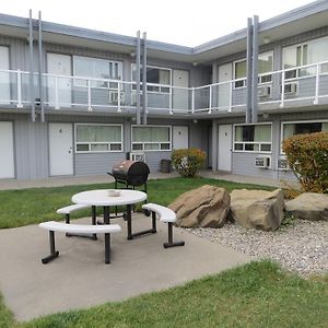 Travellers Inn YYC Exterior photo