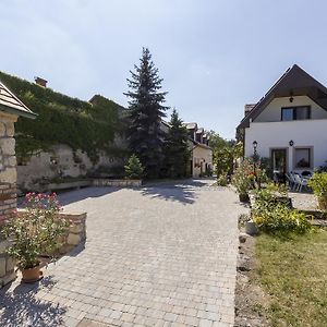 Hotel Várfal Vendégház Fertőrákos Exterior photo