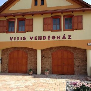 Hotel Vitis Vendégház Becsehely Exterior photo