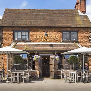 The Chequers Inn Beaconsfield Exterior photo