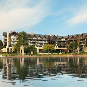 Hotel Entourage Sur-Le-Lac Lac-Beauport Exterior photo