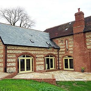 Lodge Farmhouse Bed And Breakfast Salisbury Exterior photo