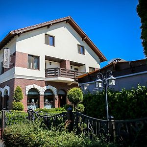 Hotel Pensiunea Casa Vera Târgu Jiu Exterior photo