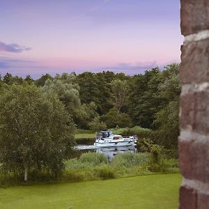 Hotel Relais & Chateaux Gutshaus Stolpe Stolpe an der Peene Exterior photo