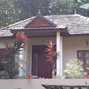 Mannaas Veedu Retreat & Spa Bed and Breakfast Pathanāmthitta Exterior photo