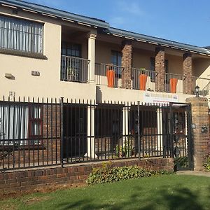 Bogadi Bed And Breakfast Soweto Exterior photo