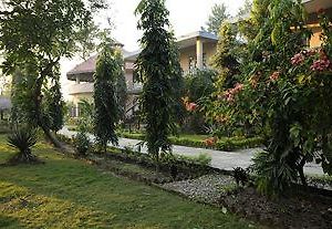 Rhino Lodge & Hotel Sauraha Exterior photo