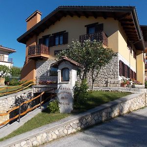 Hotel Altopiano Delle Rocche Rocca di Mezzo Exterior photo