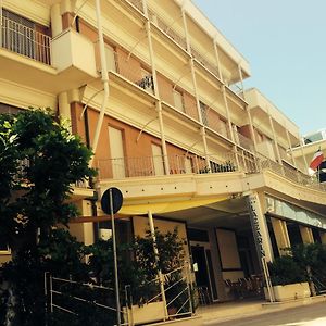 Hotel Lazzarini Bellaria-Igea Marina Exterior photo