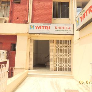 Hotel Yatri Gandhinagar Exterior photo