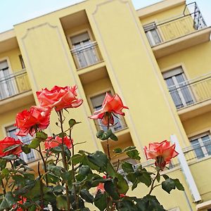 Hotel Villa Aurora Bellaria-Igea Marina Exterior photo