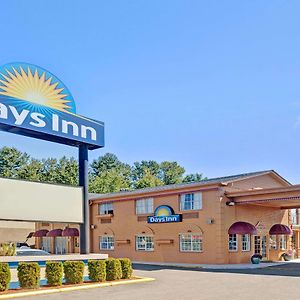 Days Inn By Wyndham Everett Exterior photo