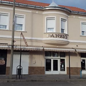 Korona Panzio Bed and Breakfast Mateszalka Exterior photo